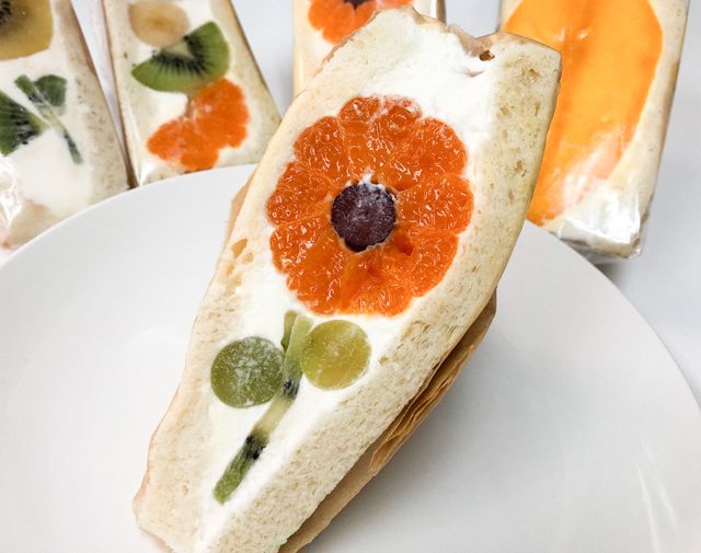 sandwich hình bông hoa làm từ quýt